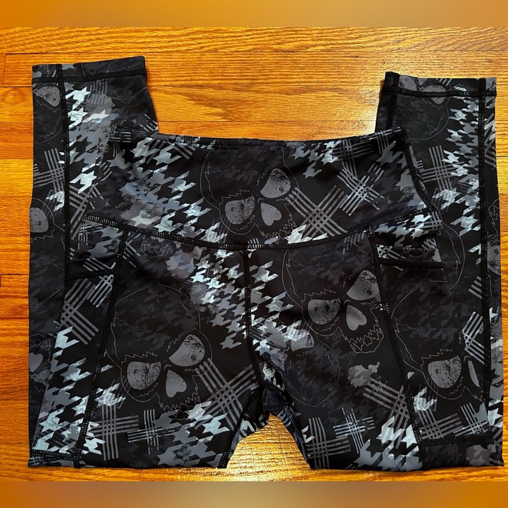 CVG Skulls Capri Length Leggings